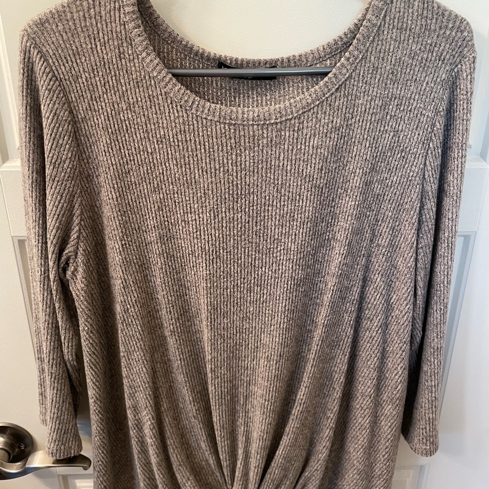 Kim & Cami Gray Ribbed Knit Top